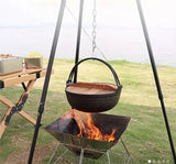 Többfunktions, syds öntöttvas ötös fedővel, álvány nékel. Perfekt til hjemme- og udendørs madlavning / Multifunktionel holdbar støbejernsgryde, hængende gryde, perfekt til madlavning hjemme og udendørs.